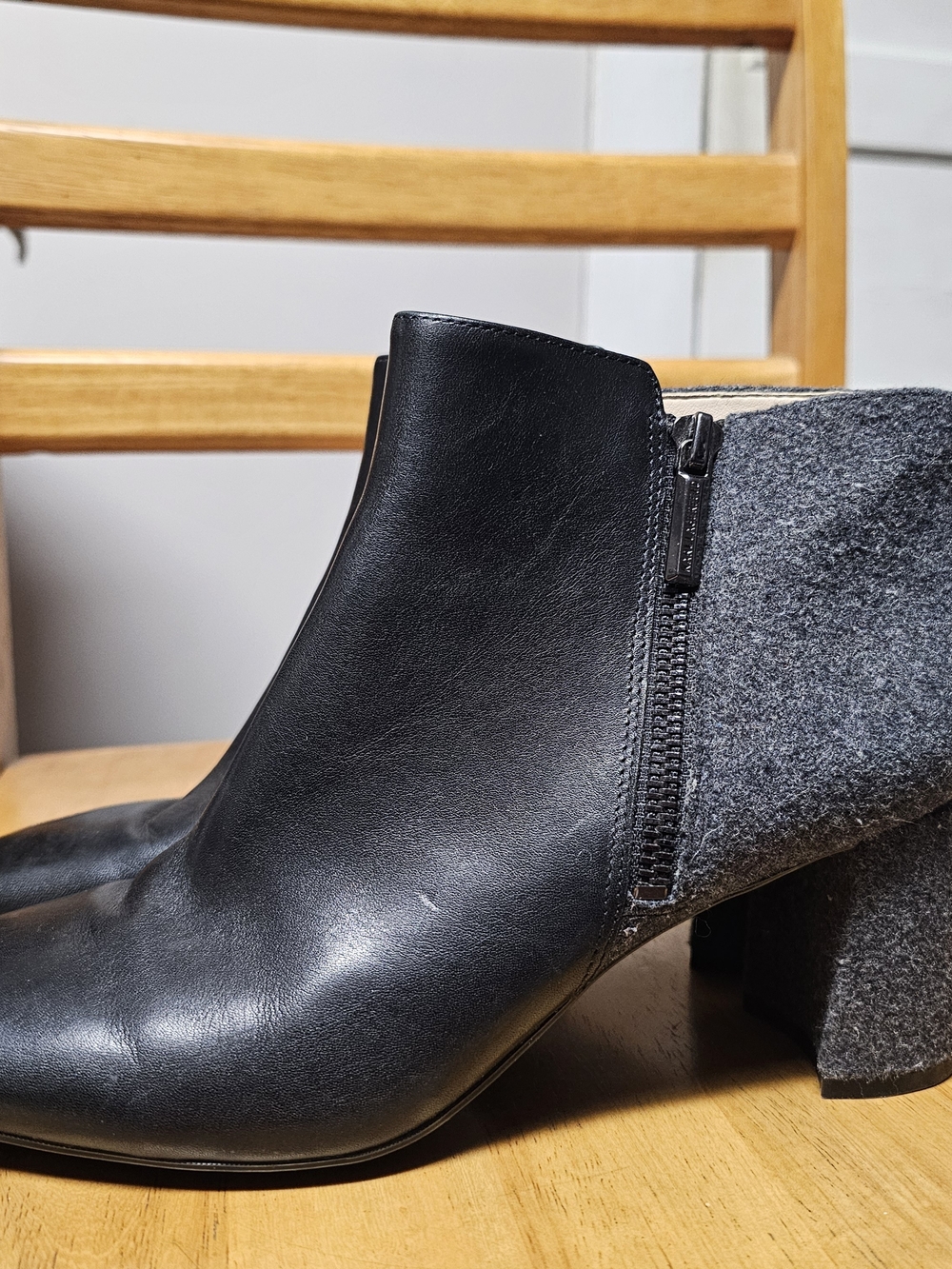 Karl Lagerfeld Leather Two-Tone Gray Black Classic Block Heel Women's‎ Size 7.5